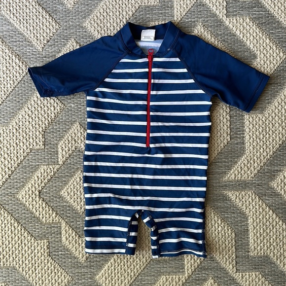 Ruffle Butts Other - Rugged butts one piece rash guard! 💙